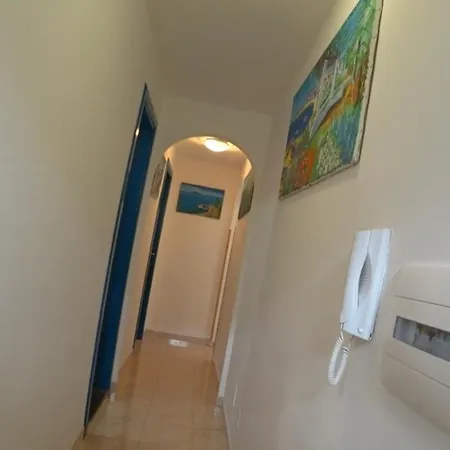 By The Beach Apartment *