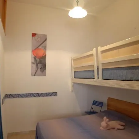 By The Beach Apartment *
