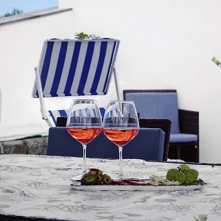 Apartment By The Beach
